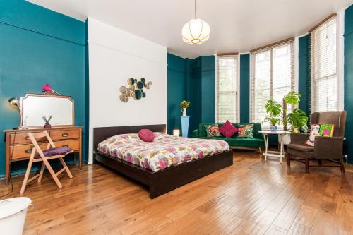 Beautiful Large Room in Victorian Conversion, London, United Kingdom