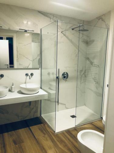 a bathroom with a glass shower and a sink at Agriturismo SanCristoforo in Levanto