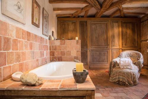 Ένα μπάνιο στο Gite du Manoir du Plessis- 3km de Villandry