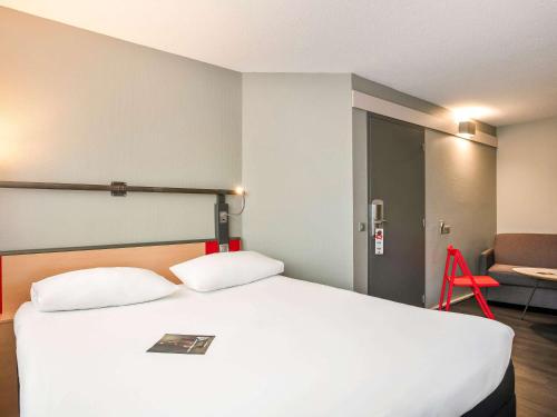Ένα ή περισσότερα κρεβάτια σε δωμάτιο στο ibis Lorient Centre Gare