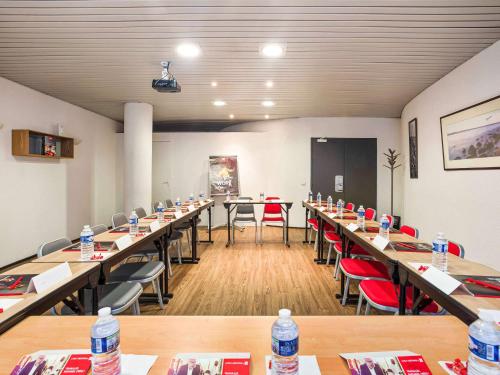 ibis Lorient Centre Gareにあるビジネスエリアまたは会議室
