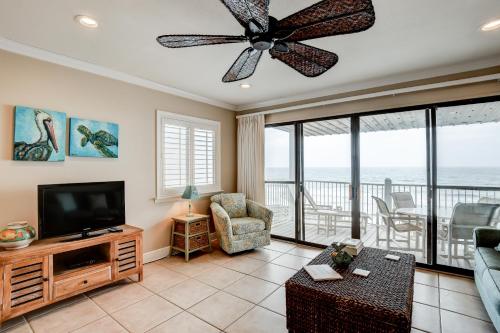 Oceanfront Paradise - Beach at your backdoor!!