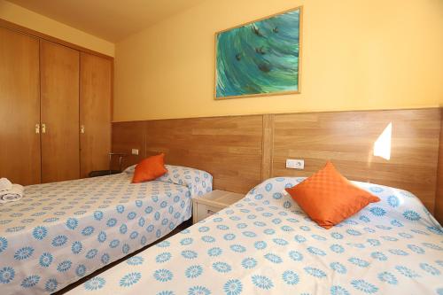 Posteľ alebo postele v izbe v ubytovaní COSTA DAURADA APARTAMENTS - Stival Park Luxe 2