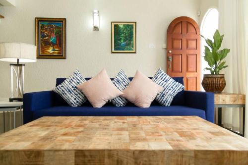 Φωτογραφία από το άλμπουμ του Choose To Be Happy at Surbiton Square - Two Bedroom Townhouse στο Κίνγκστον