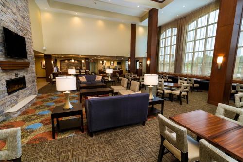 Χώρος καθιστικού στο Staybridge Suites - Newark - Fremont by IHG