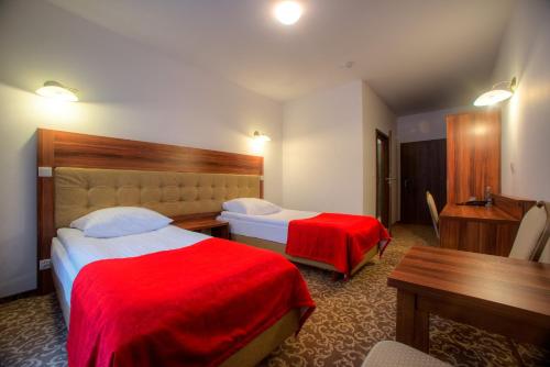 Ein Bett oder Betten in einem Zimmer der Unterkunft Hotel Łańcut