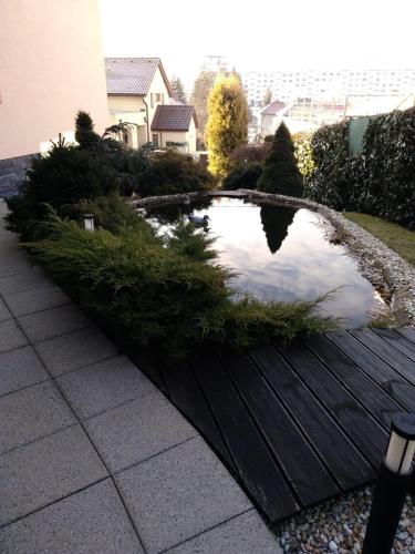 Κήπος έξω από το Brezno 2 izbovy Apartman Sabi