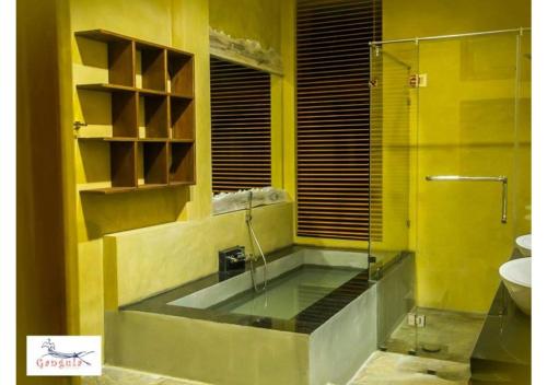 a bathroom with a glass shower and a toilet at Gangula Villa in Kandy