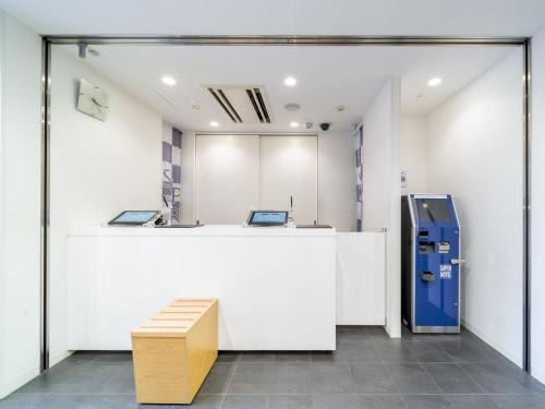 an office with a reception counter and a blue locker at Super Hotel Shinagawa Shinbanba in Tokyo