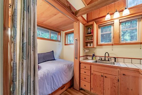 Gallery image of Dear Ol' Dad's Cabin in McKinleyville