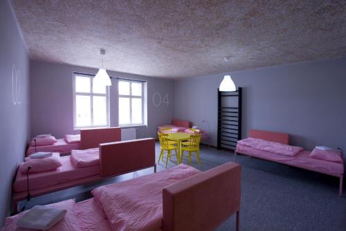 Postel nebo postele na pokoji v ubytování Hostel U Zlatého kohouta