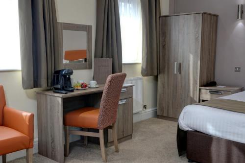 Кровать или кровати в номере Best Western Bolholt Country Park Hotel