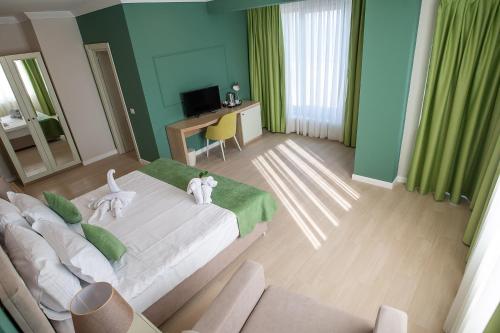a bedroom with a bed with two stuffed animals on it at Hotel Azaleea Mamaia Nord in Mamaia Nord