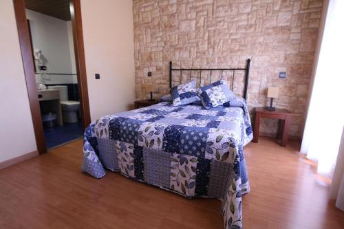 Ένα ή περισσότερα κρεβάτια σε δωμάτιο στο Hostal del Senglar