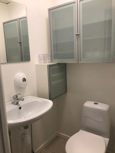 A bathroom at Port Hotel Apartments