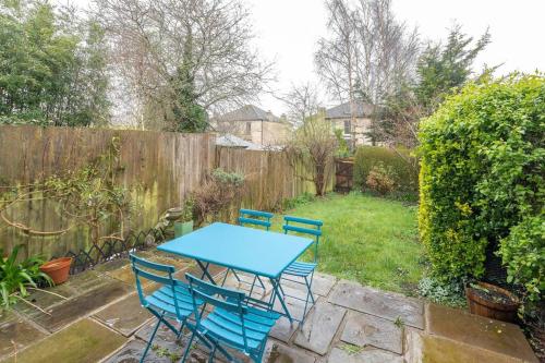 Spacious House - 2 Double Rooms - Street Parking - Garden