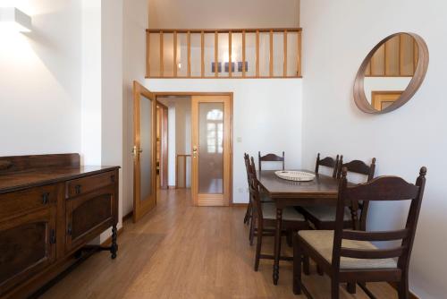 Porto Getaway Duplex - Free Parking by LovelyStay