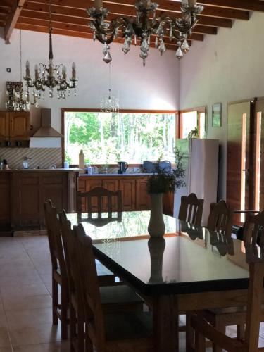 a dining room with a table and a kitchen at Posada del Inti in Mercedes
