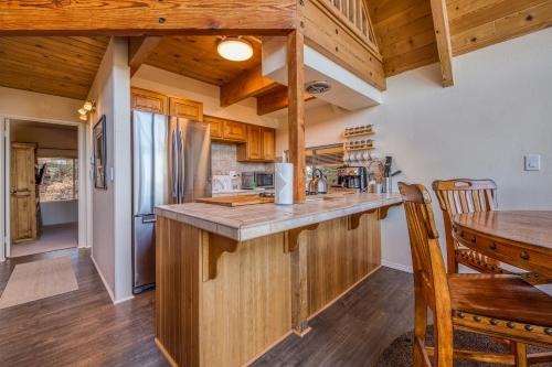 Private Hilltop Retreat – Photos 4