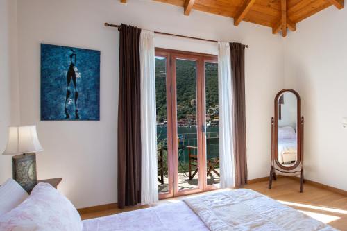 Cama ou camas em um quarto em Arodo Seaside Villas - Villa Christina