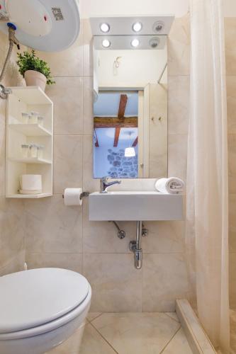 City Walls Studio Apartments by Irundo
