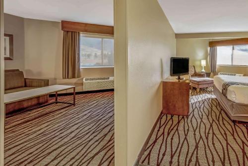 a hotel room with a bed and a television at La Quinta by Wyndham Butte in Butte