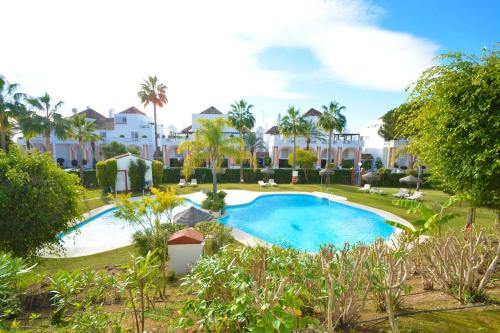 Photo de la galerie de l'établissement Luxury beach side apartment in Marbella Playa, à Marbella
