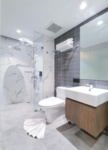 Ένα μπάνιο στο SOVA Hotel Bangkok