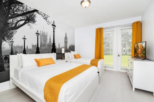 Ένα ή περισσότερα κρεβάτια σε δωμάτιο στο Updated Vista Cay Townhome, 10 min from Universal