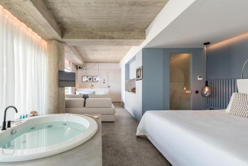 Postel nebo postele na pokoji v ubytování Urban Suites