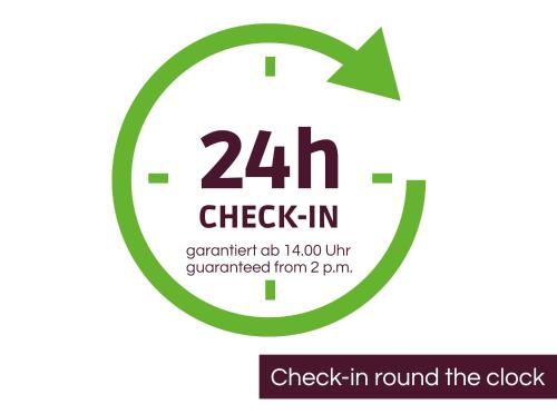 a green circle with a clock and a green arrow at Aparthotel Wiggertal - Self Check-in in Dagmersellen