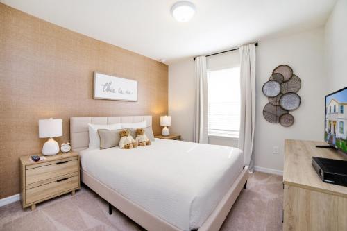 a bedroom with a bed with two teddy bears on it at Townhome Splash Pool BBQ FREE Water Park in Kissimmee