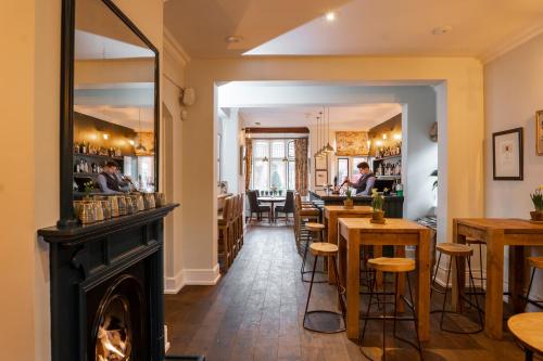 Un restaurante u otro lugar para comer en The Five Arrows Hotel
