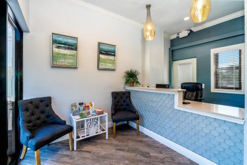 a waiting room with two chairs and a counter at Waterside Suites and Marina in Key Largo