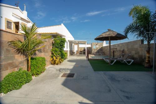 Villa Nueva Cascada - Casa Rustica "Tu Casa En Conil"