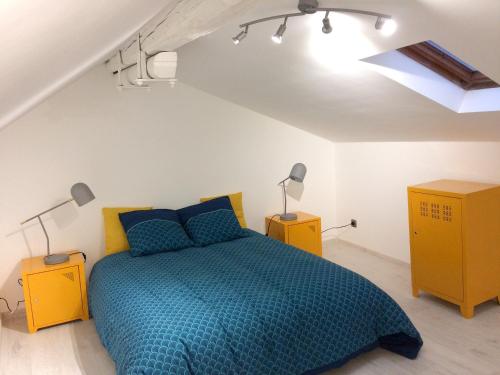 a bedroom with a blue bed and yellow cabinets at Maison spacieuse et accueillante à Cirey-sur-Vezouze + Jardin in Cirey-sur-Vezouze