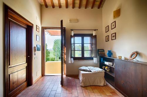 a room with a door and a table and a window at Country House La Fattoria Di Paolo in Treia
