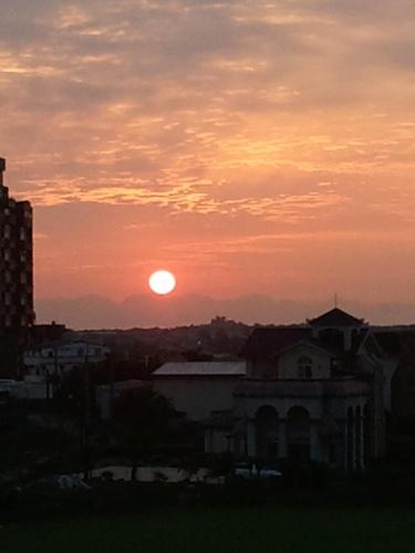 Amanecer o atardecer desde la habitación en casa particular o alrededores