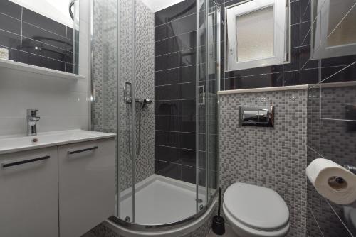 Bilik mandi di Bilin san apartments