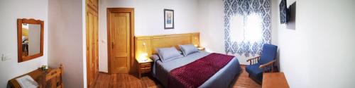 Ein Bett oder Betten in einem Zimmer der Unterkunft Hostal Los Hermanos