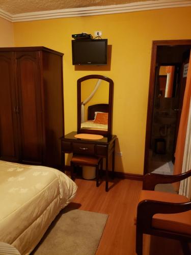 a bedroom with a bed and a mirror and a dresser at Lloresa in Cuenca