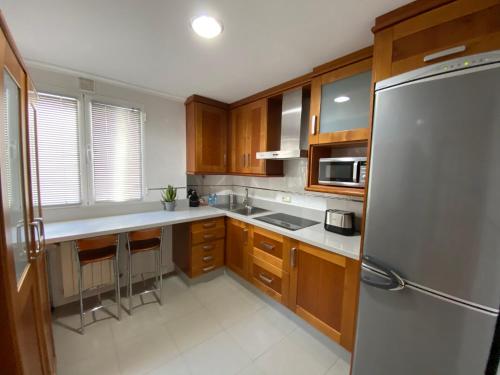 A kitchen or kitchenette at Apartamento LIVING Albacete Centro