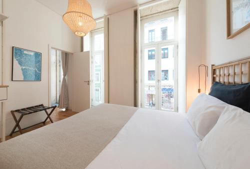 En eller flere senge i et værelse på Light Blue Apartment