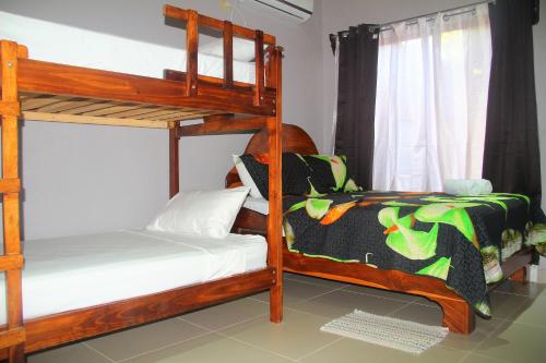 two bunk beds in a room with at Apartamentos Mansión Tropical in Quepos