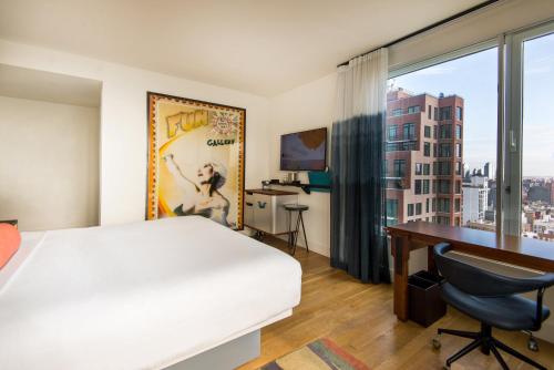 Hotel Indigo Lower East Side New York by IHGにあるテレビまたはエンターテインメントセンター