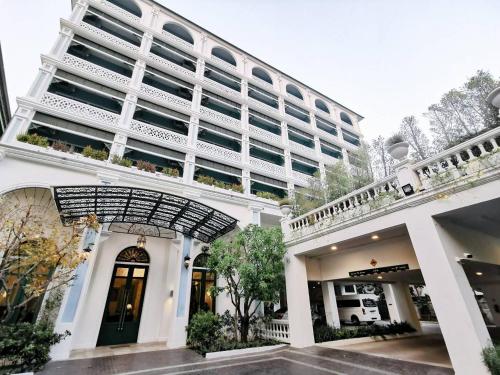 El edificio en el que está el hotel
