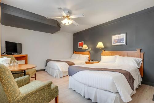 מיטה או מיטות בחדר ב-Motel Lévis