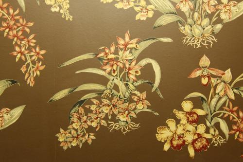 a painting of flowers on a wall at Art Hotel Neckar in Neckargemünd