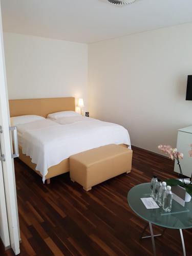 a bedroom with a large bed and a table at Hotel Glockenhof Zürich in Zürich