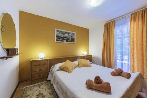 Un pat sau paturi într-o cameră la Luxury experience in Villa Kacana with heated pool and Play station 4